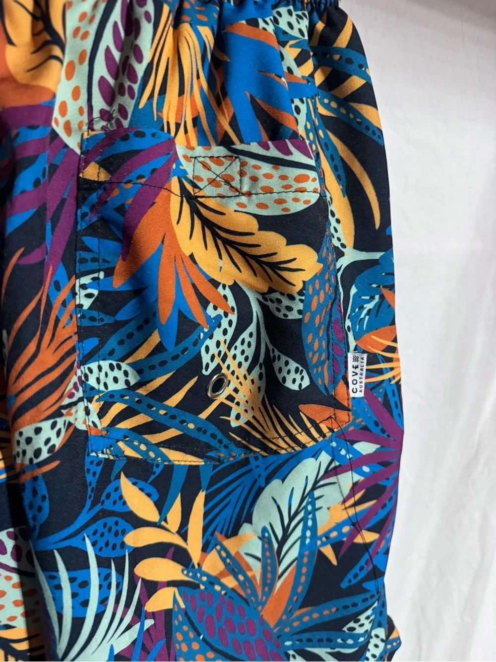 Cove mens teopical print swim trunks Size Large